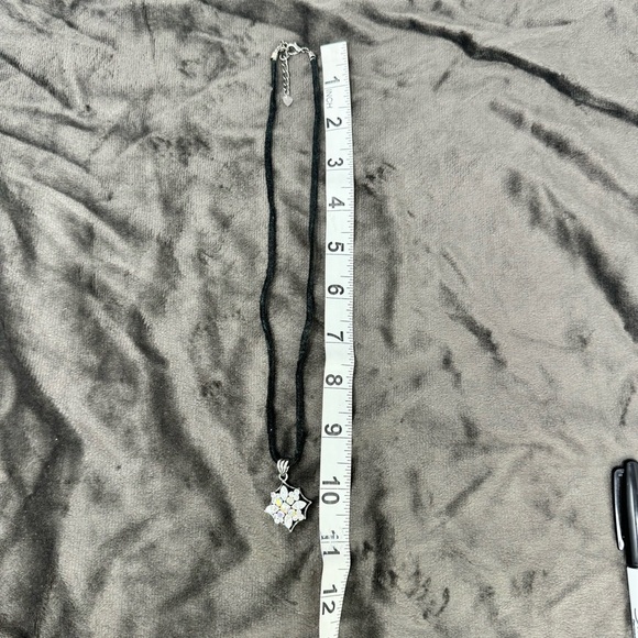 Vintage Crystal Cluster Black Fabric Necklace - Picture 2 of 5